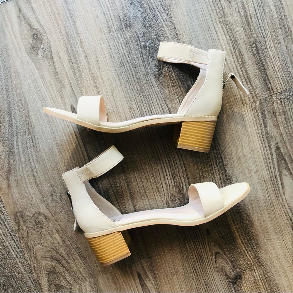 ✨beige sandals✨